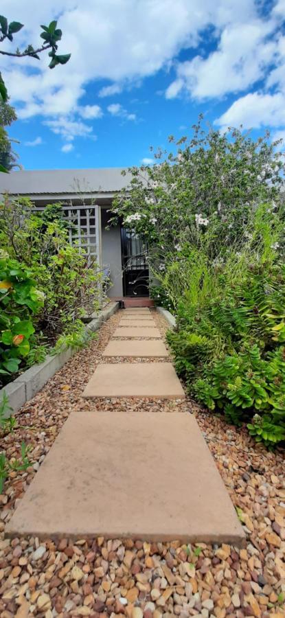 Abigail'S Garden Cottage Montagu Exterior photo